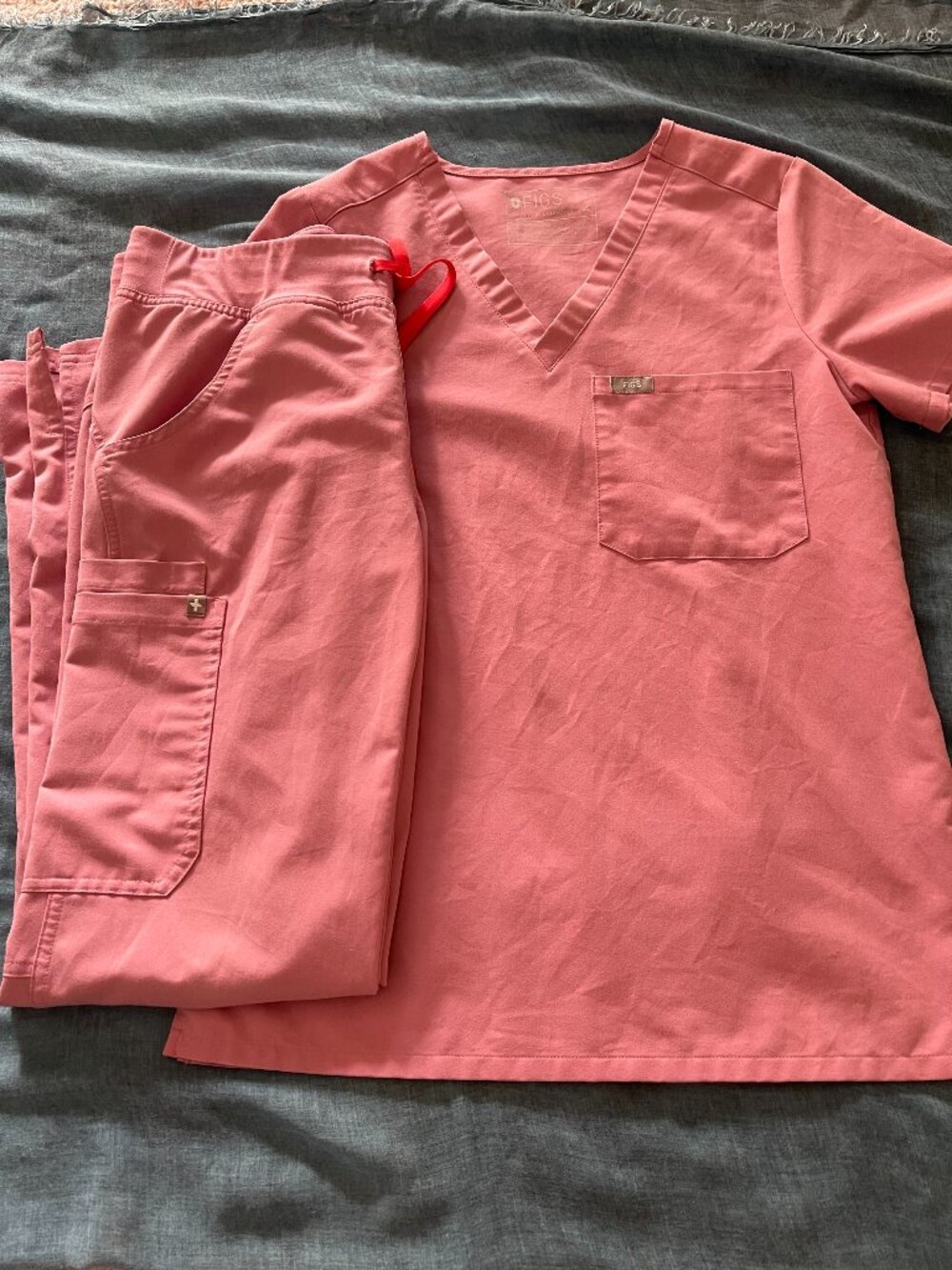 FIGS Scrub Set Catarina Top & Kade Pants XS Pink